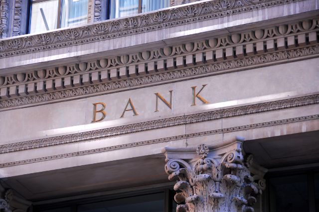 10 Keys to Choosing the Right Commercial Bank